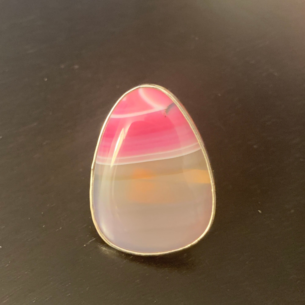 Pink & grey wave-like stone ring